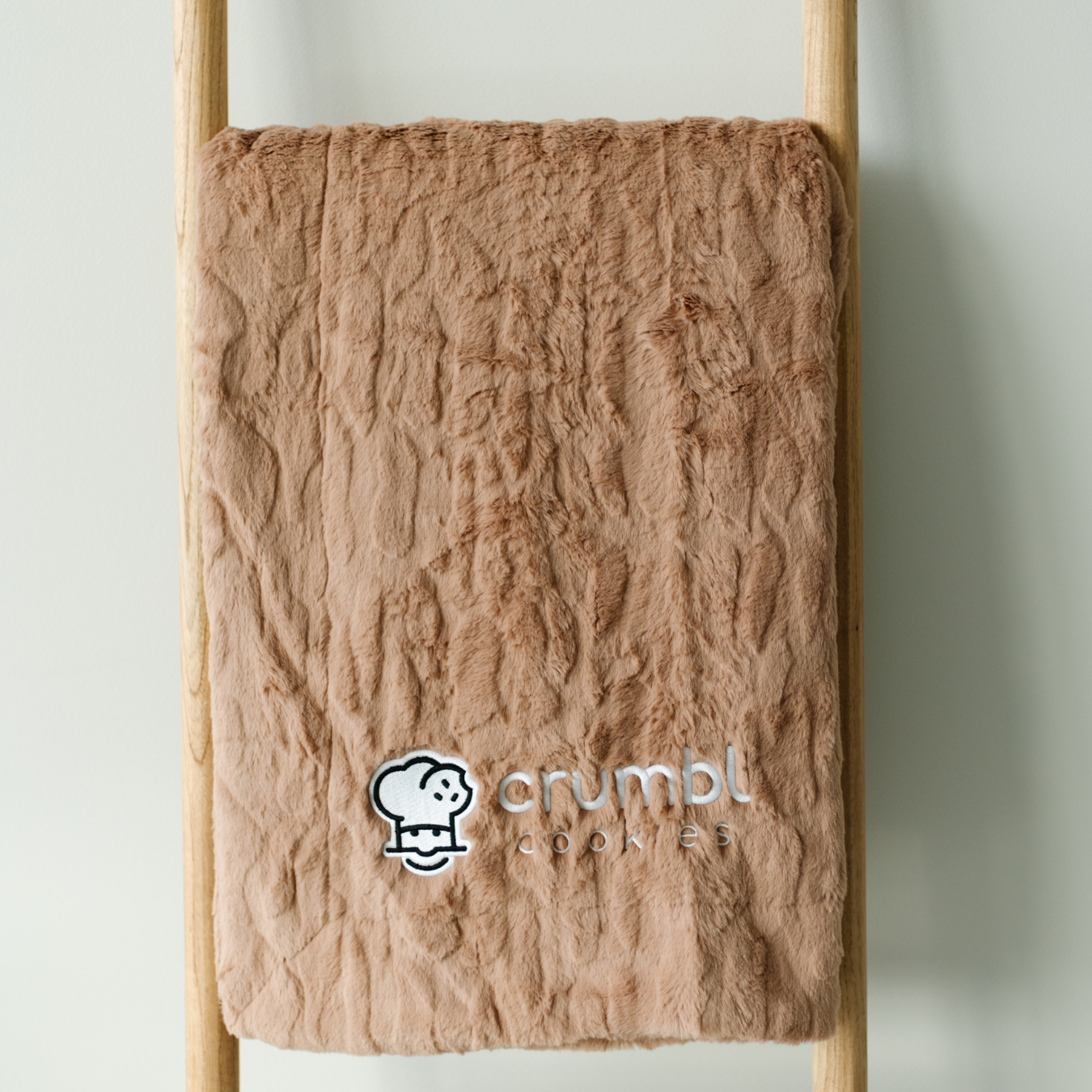 PATTERNED FAUX FUR XL THROW BLANKETS
