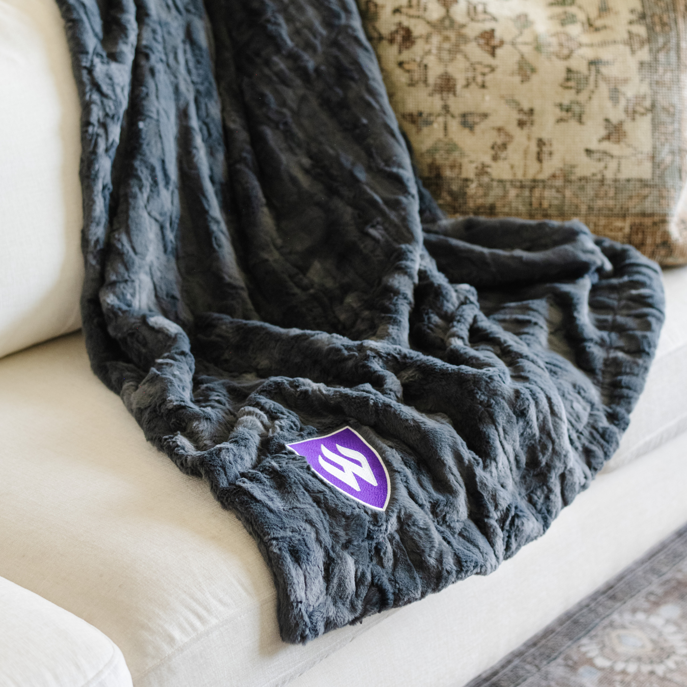 PATTERNED FAUX FUR XL THROW BLANKETS
