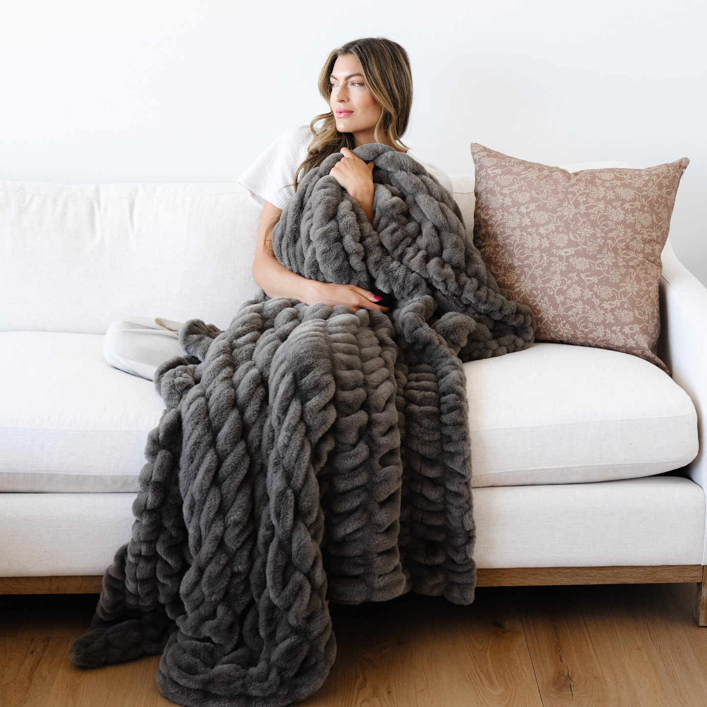 DOUBLE RUCHED FAUX FUR THROW BLANKETS
