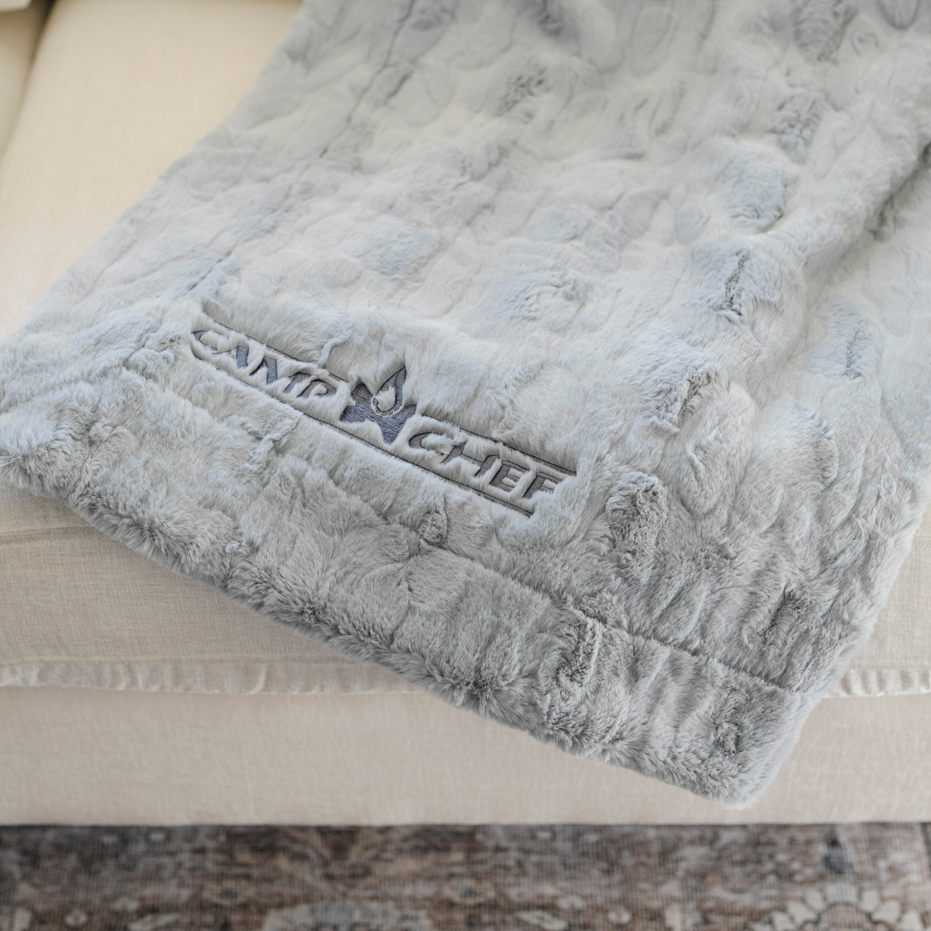 PATTERNED FAUX FUR XL THROW BLANKETS