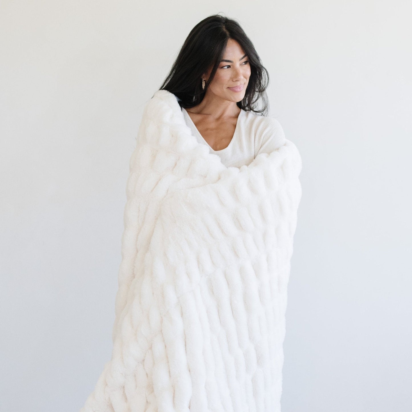 DOUBLE RUCHED FAUX FUR XL THROW BLANKETS - Luxury blanket with textured ruched design, perfect for snuggling.