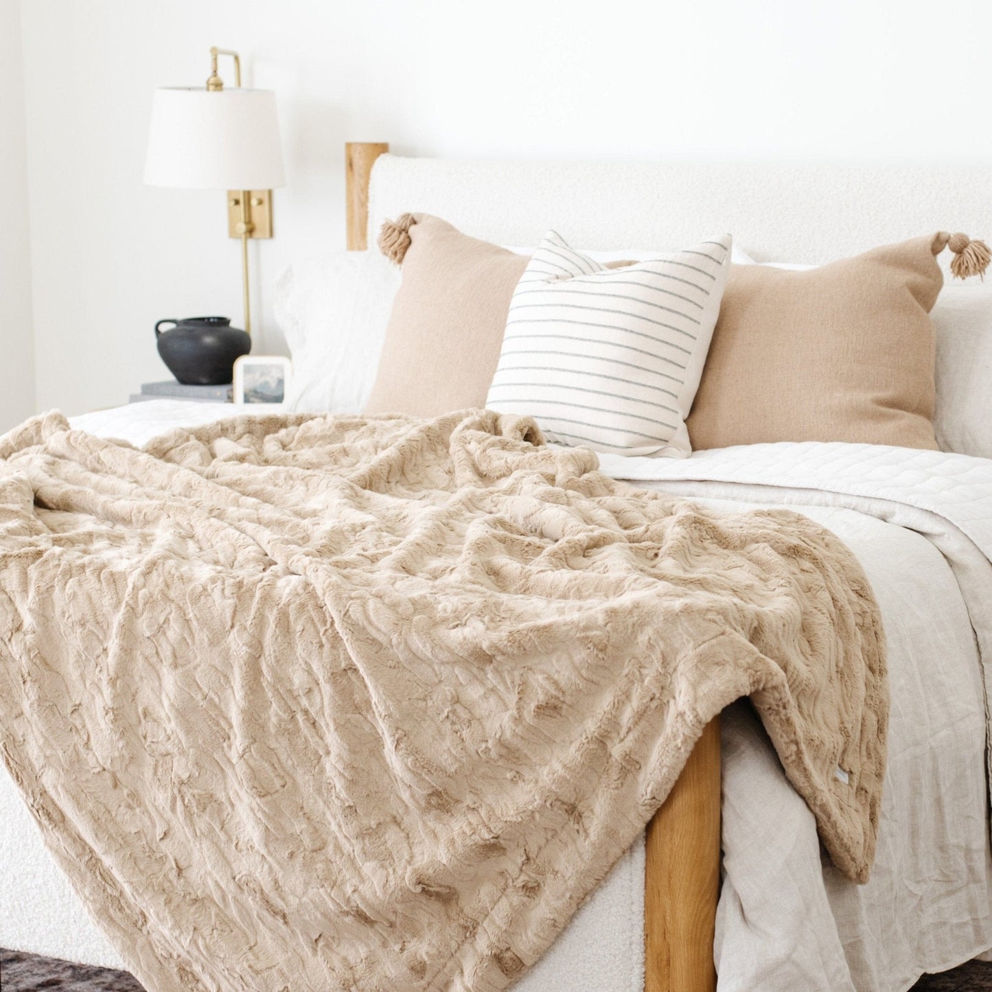 PATTERNED FAUX FUR THROW BLANKETS - Saranoni blanket adding a cozy touch to home decor