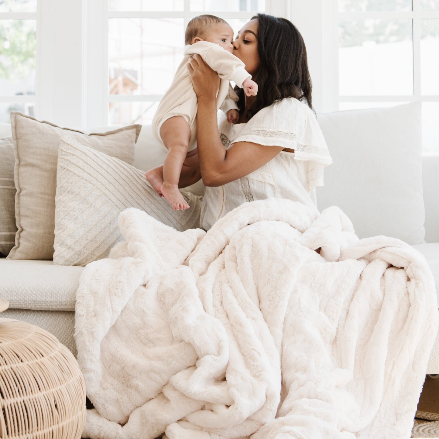 ZIPPERED PATTERNED FAUX FUR THROW BLANKETS