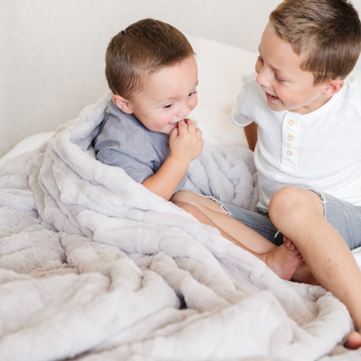 ZIPPERED PATTERNED FAUX FUR THROW BLANKETS