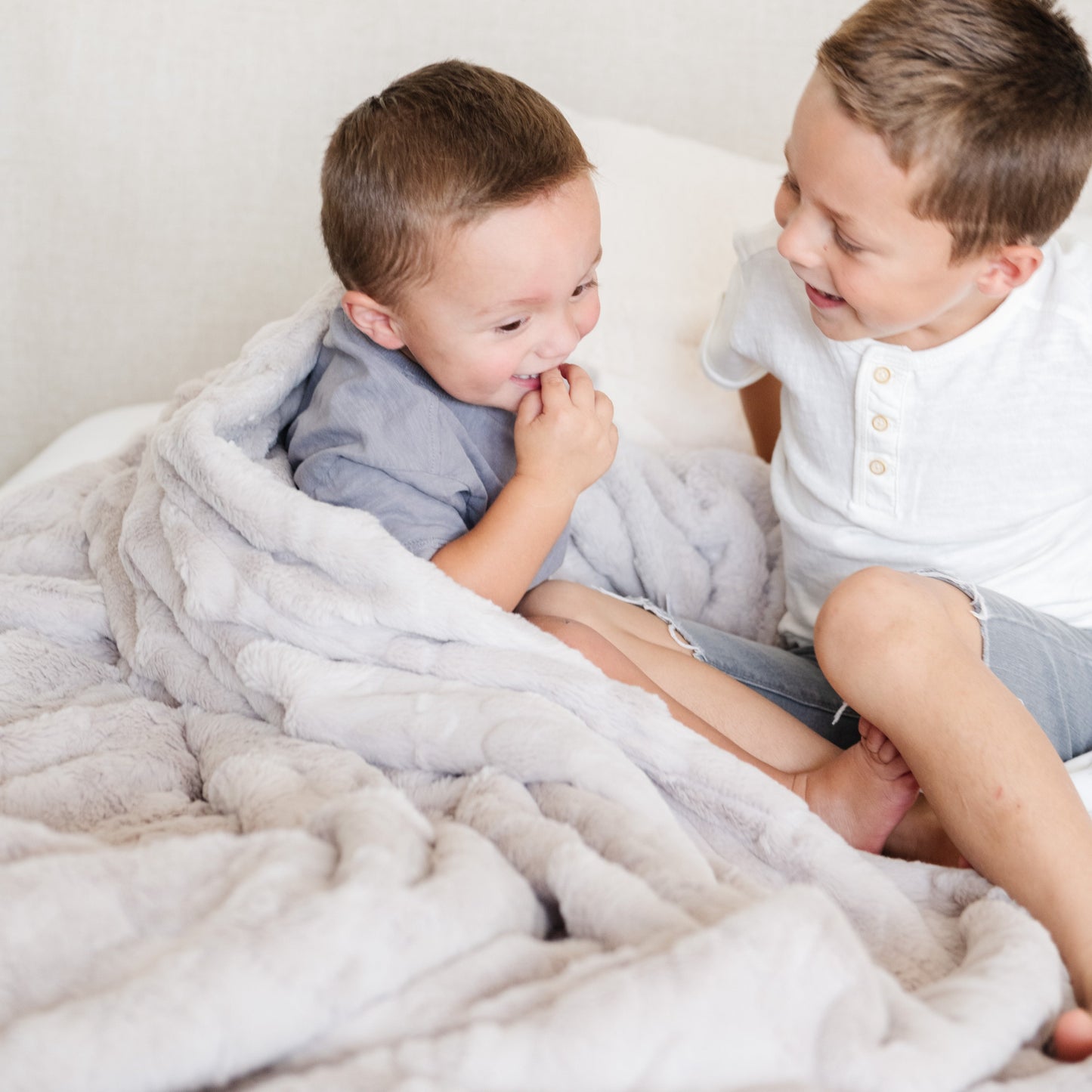 ZIPPERED PATTERNED FAUX FUR XL THROW BLANKETS