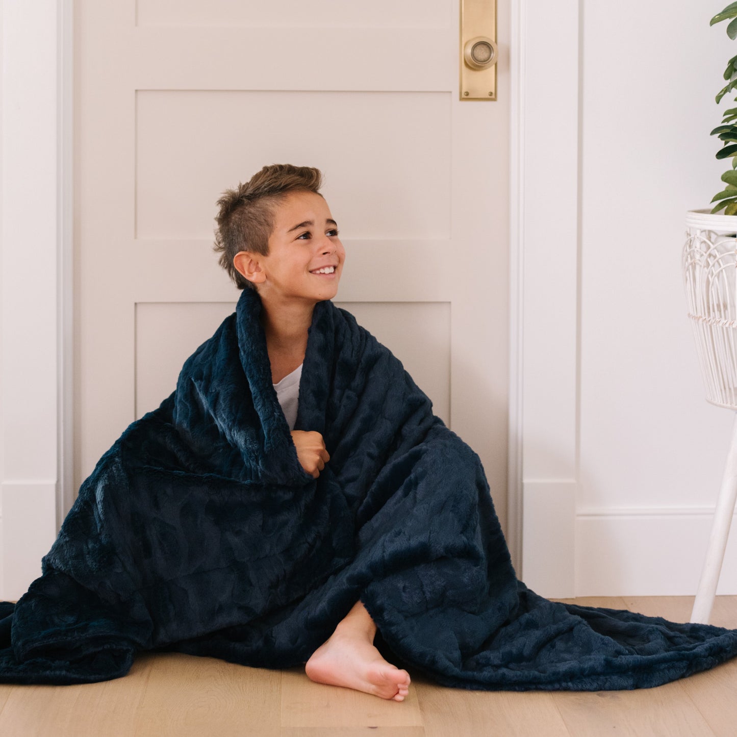 ZIPPERED PATTERNED FAUX FUR THROW BLANKETS