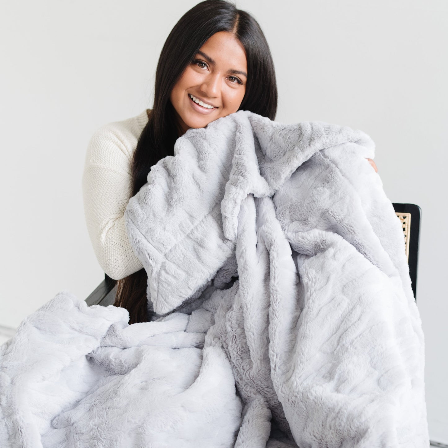 ZIPPERED PATTERNED FAUX FUR THROW BLANKETS