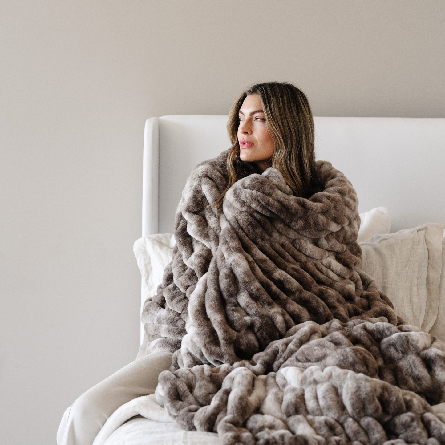 DOUBLE RUCHED FAUX FUR XL THROW BLANKETS
