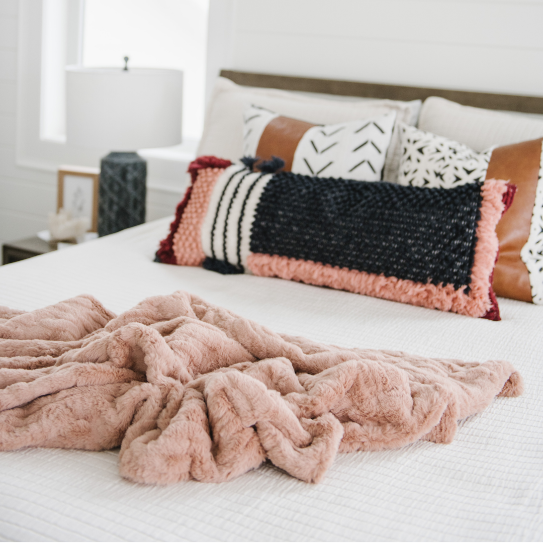 A rouge luxurious patterned faux fur extra large throw blanket that is a Saranoni blanket is on a bed. This ultra-soft, cozy blanket adds a touch of elegance and warmth to any space, perfect as a soft oversized blanket or fluffy blanket for lounging. Ideal for those seeking a high-quality artificial fur blanket or luxury blanket, this versatile and stylish soft blanket enhances both comfort and decor. Shop the best blankets and throws for ultimate relaxation and cozy vibes.